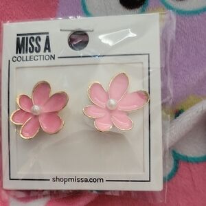 MISS A COLLECTION Pink Daisy Flower Earrings- So Cute! NEW!